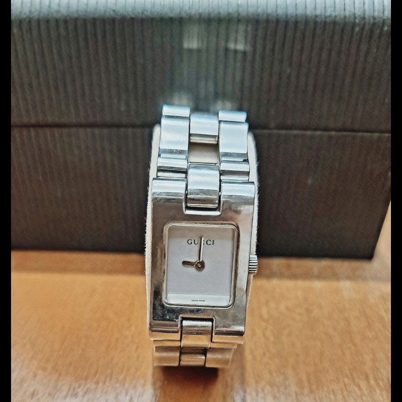 二手出清 Gucci 白色錶盤手鍊式女用石英錶 2305L-0