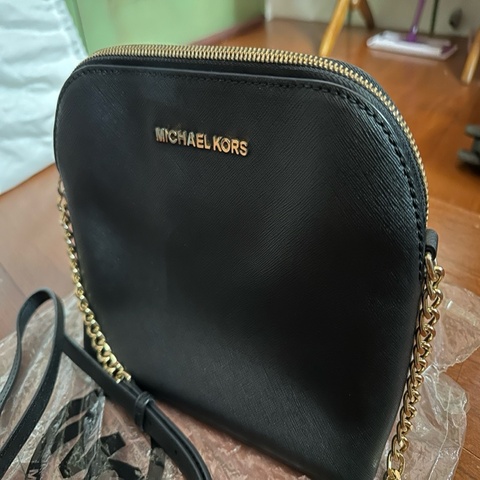 MICHAEL KORS NS CINDY 小貝殼包 黑色
