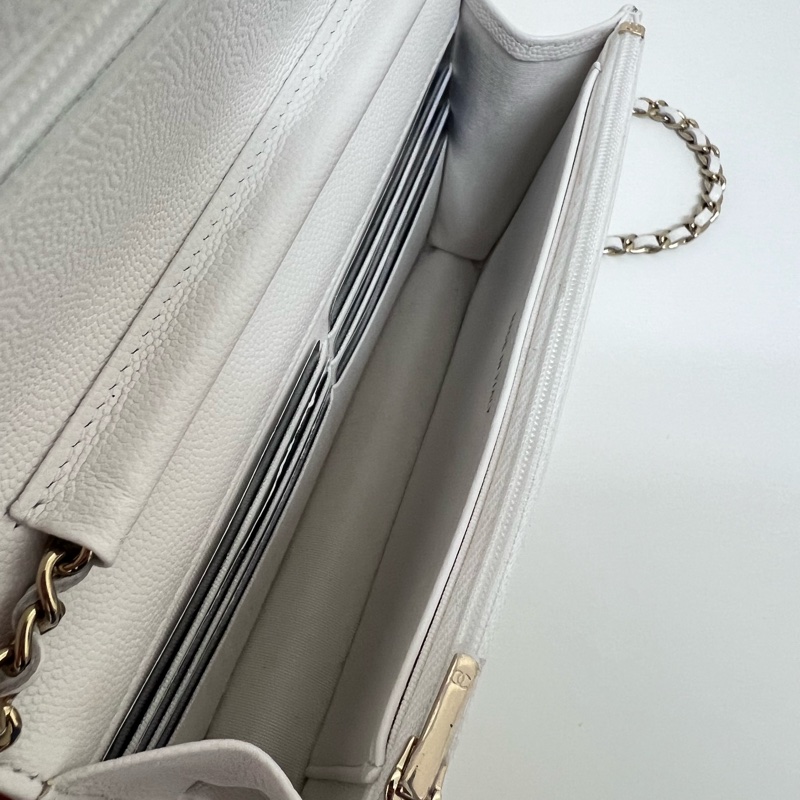 Chanel 23A 白色水鑽woc-4