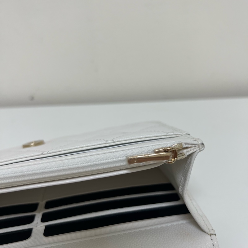 Chanel 23A 白色水鑽woc-12