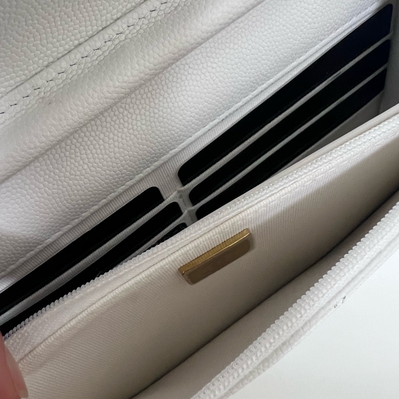 Chanel 23A 白色水鑽woc-10