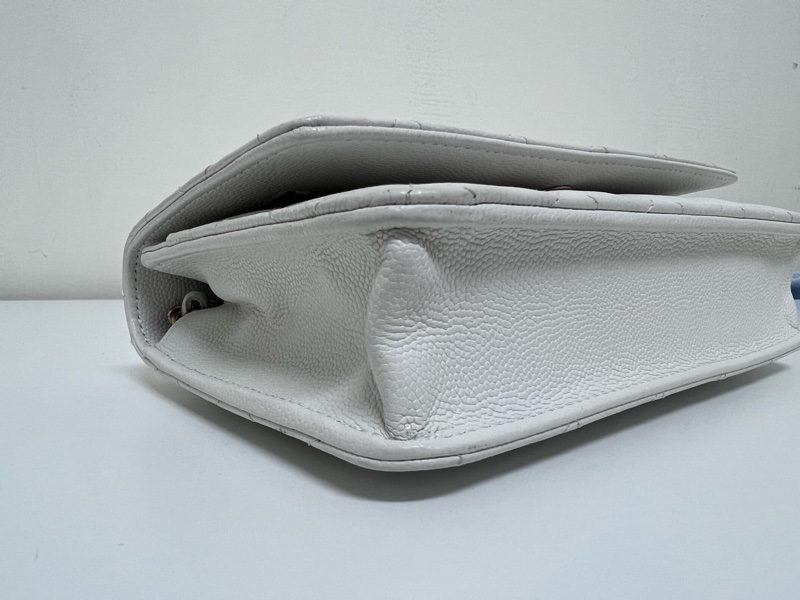 Chanel 23A 白色水鑽woc-7