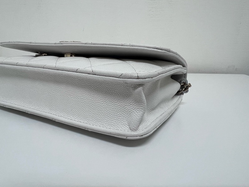 Chanel 23A 白色水鑽woc-8