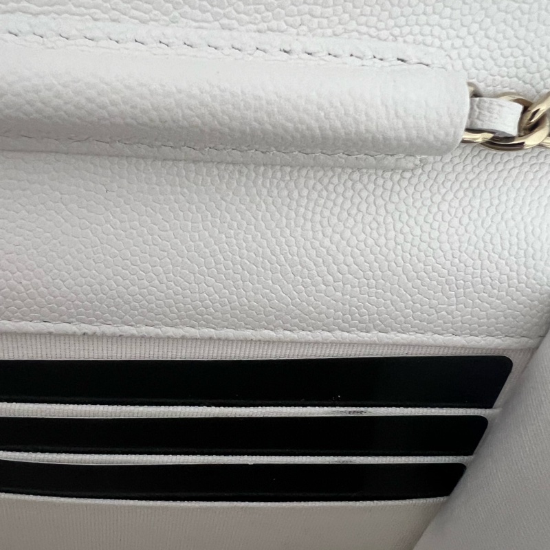 Chanel 23A 白色水鑽woc-19