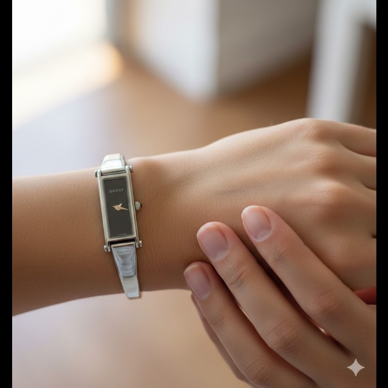 Gucci 1500L 黑色經典馬銜手環錶-12