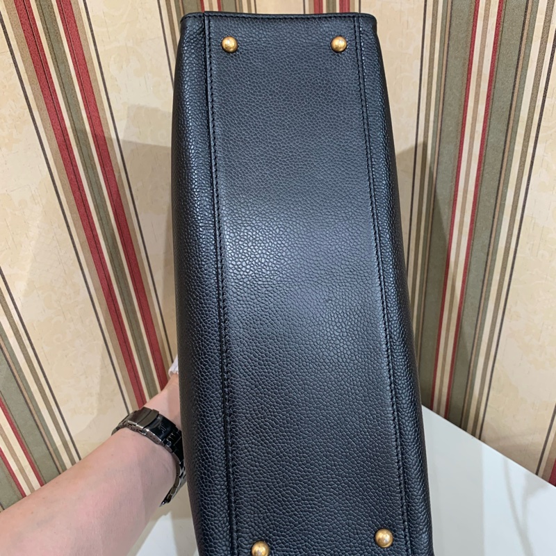 Chanel  中古黑金牛刺繡Logo手提包 30*23.5*11cm-2