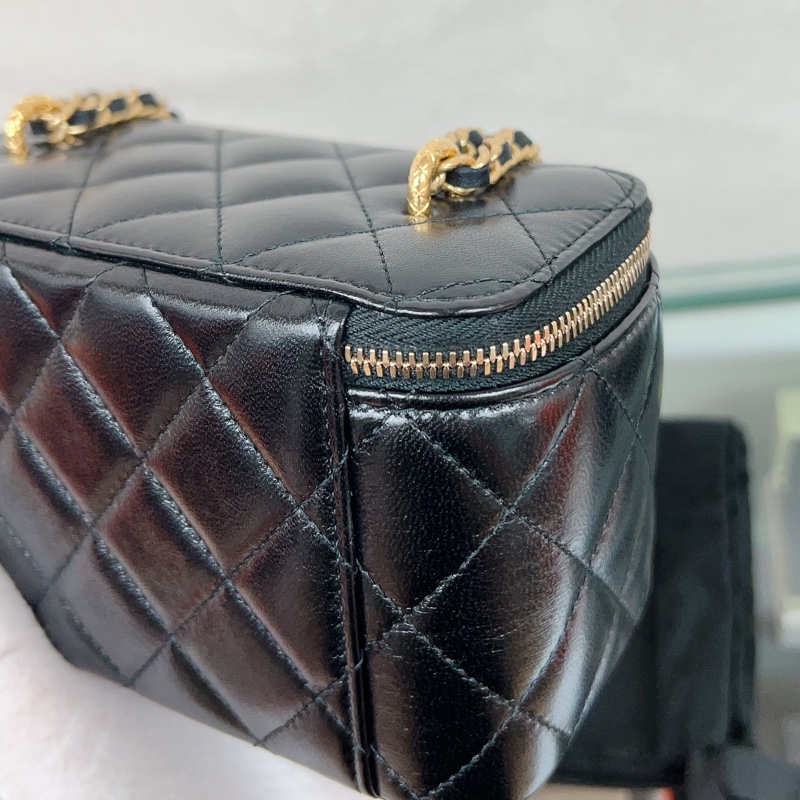 Chanel vanity 油臘皮黑金雙鏈條盒子/化妝包-13