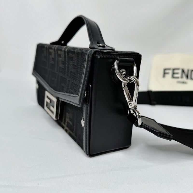 FENDI Soft Trunk Baguette盒包-2