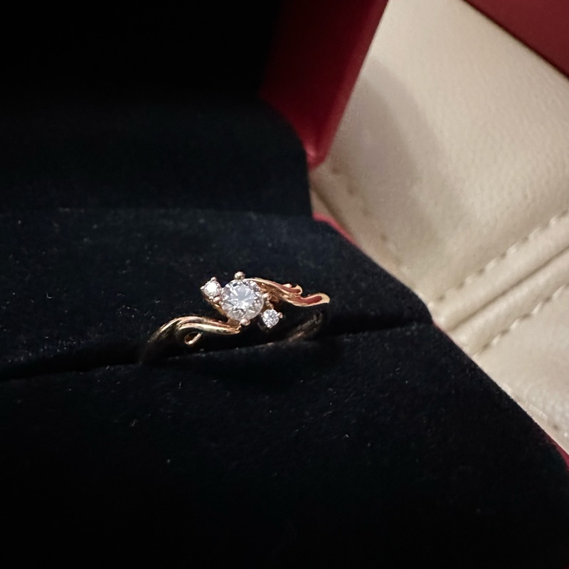 周大福 18K金鑲鑽石戒指-2