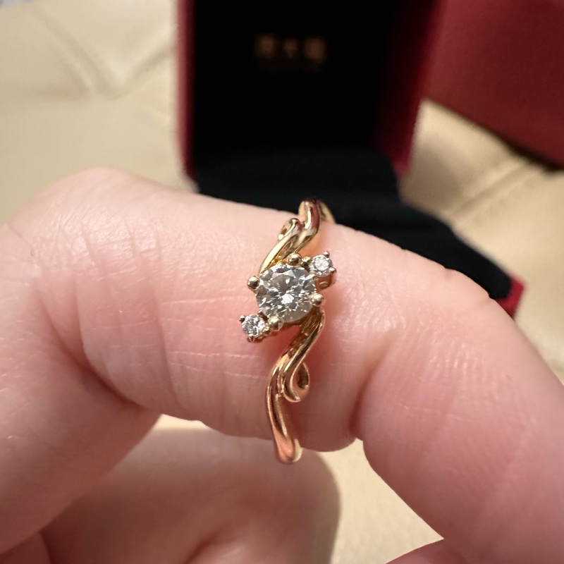 周大福 18K金鑲鑽石戒指-10