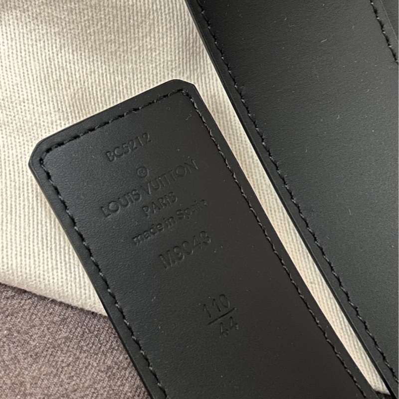 LV Initiales 40毫米雙面皮帶-9