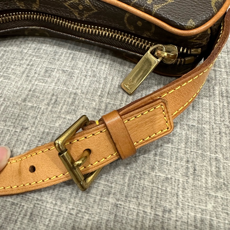 🌟慶雙十🇹🇼特惠🌟LV 豌豆包 半月包 中古款小號-11