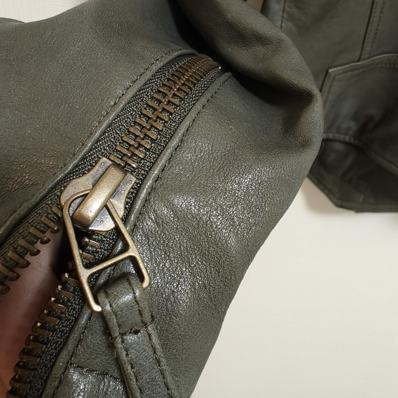 MOMA軍綠刷舊💯%綿羊皮騎士外套-15