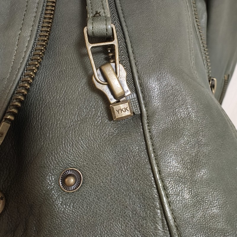 MOMA軍綠刷舊💯%綿羊皮騎士外套-17