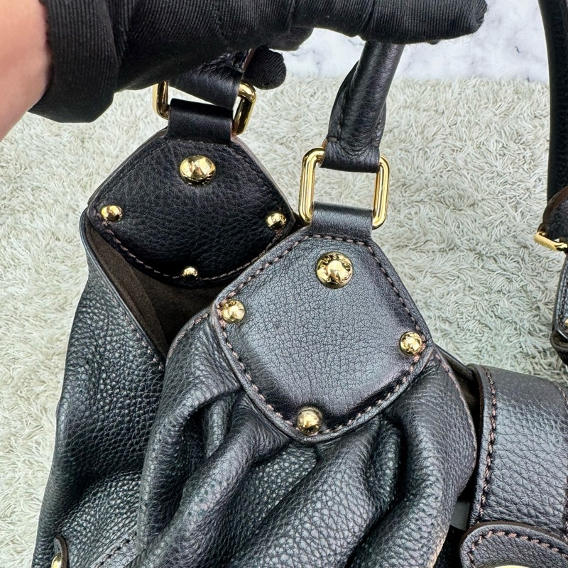 LV M95765 經典Mahina系列小牛皮鏤空LOGO水餃肩背包(黑)-20