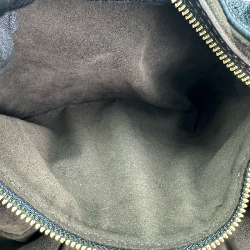 LV M95765 經典Mahina系列小牛皮鏤空LOGO水餃肩背包(黑)-26