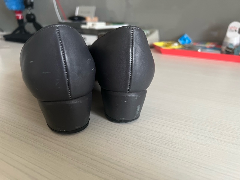 【買一送一】Salvatore Ferragamo Vara深鐵灰細跟鞋-10