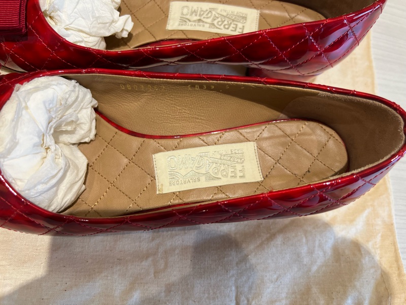 【買一送一】Salvatore Ferragamo Vara寶藍色蝴蝶結跟鞋/菱格紋漆皮亮紅低跟鞋-12