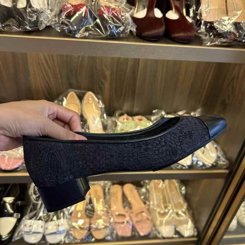 CHANEL低跟 尺寸38碼 只穿一次已貼底 後跟珍珠雙C-1