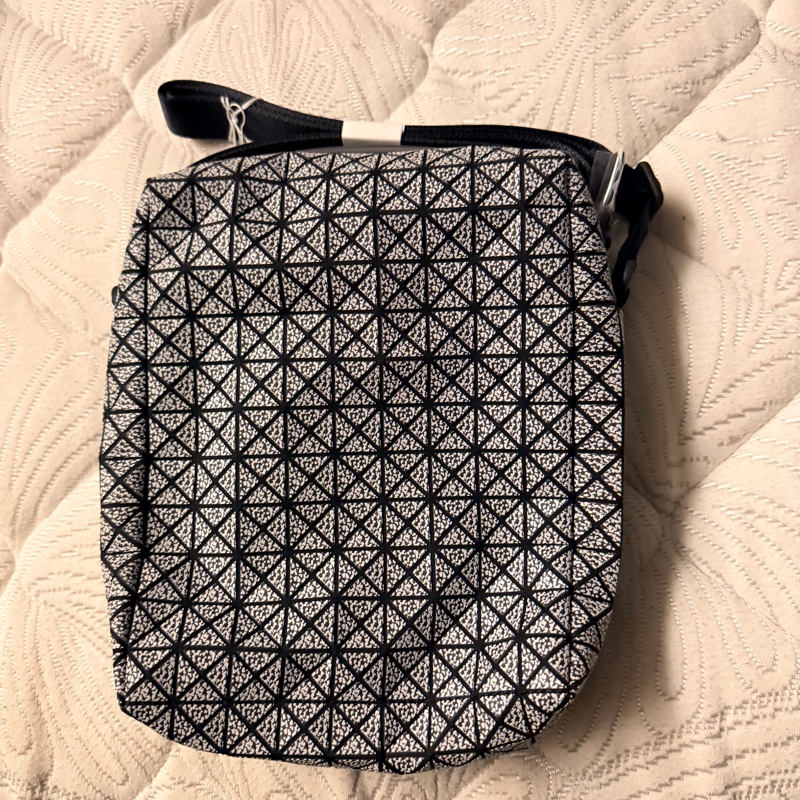全新正品 Bao Bao Issey Miyake voyager限定色 小方包-6