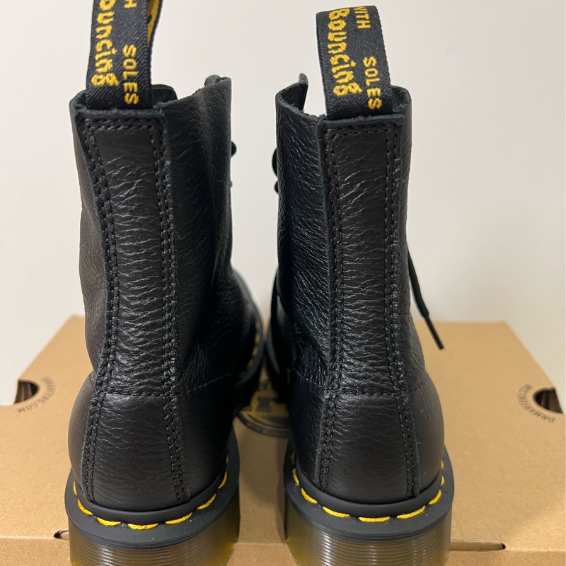 Dr. Martens 1460 Pascal Black 馬汀大夫經典八孔短靴-6