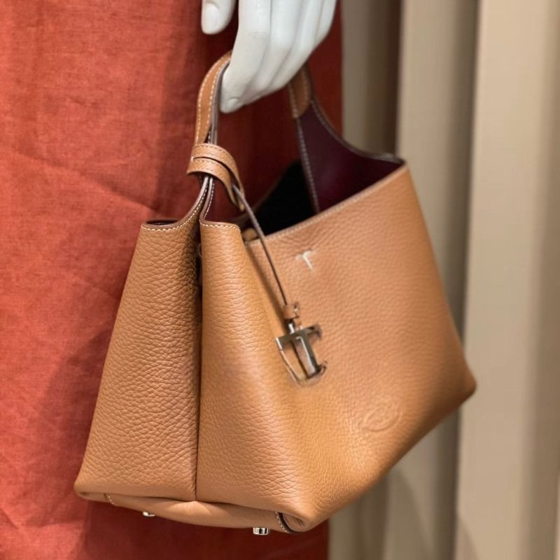 🎉新品好折扣✨Tod's T 吊飾 Micro 粒面小牛皮包 焦糖色/附可拆卸長肩帶-2