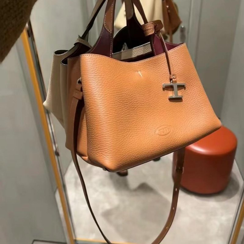 🎉新品好折扣✨Tod's T 吊飾 Micro 粒面小牛皮包 焦糖色/附可拆卸長肩帶-4