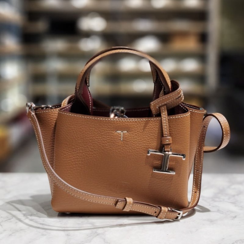 🎉新品好折扣✨Tod's T 吊飾 Micro 粒面小牛皮包 焦糖色/附可拆卸長肩帶-1