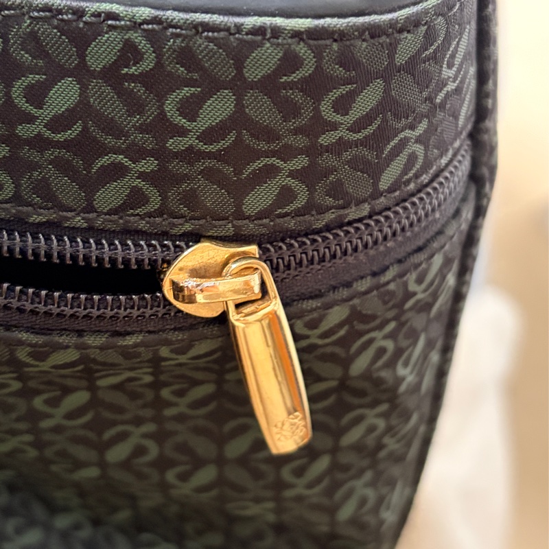 中古稀有品 Loewe 老花 黑色 墨綠色 手提化妝包 側背包 旅行包-10