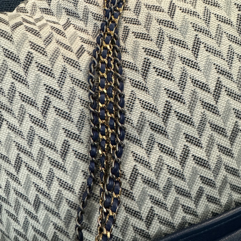 Chanel Gabrielle Hobo 深藍牛仔單寧漸層藍色金釦限量季節款流浪包  Chanel 中款流浪包-2