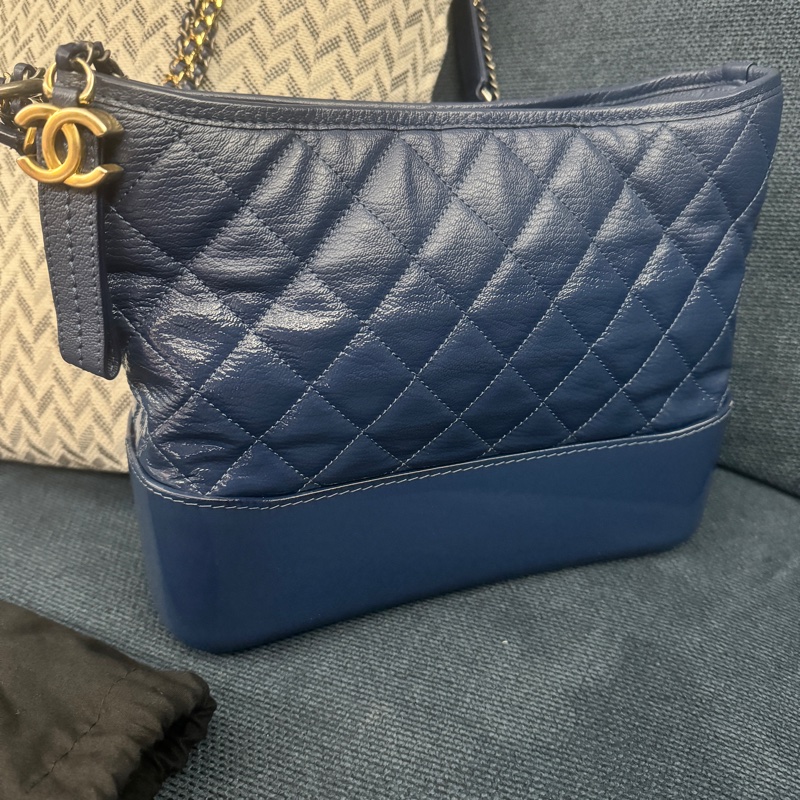 Chanel Gabrielle Hobo 深藍牛仔單寧漸層藍色金釦限量季節款流浪包  Chanel 中款流浪包-4