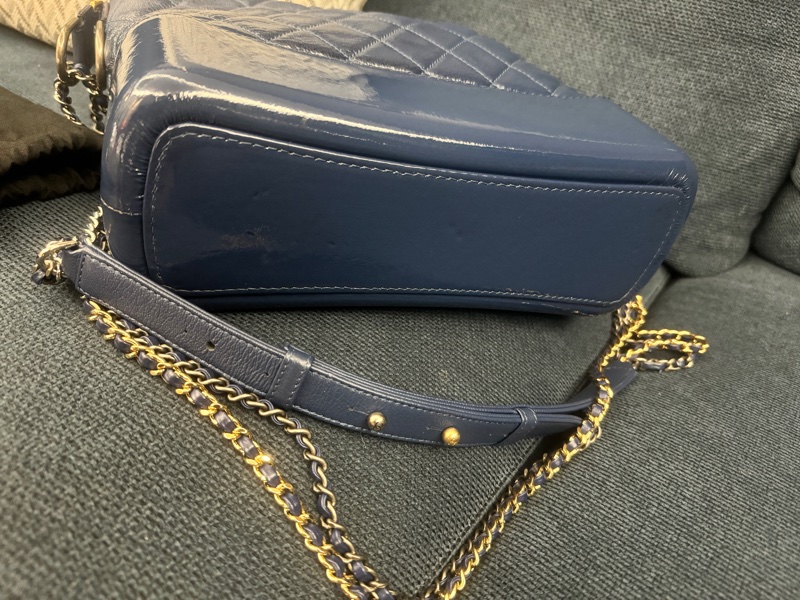 Chanel Gabrielle Hobo 深藍牛仔單寧漸層藍色金釦限量季節款流浪包  Chanel 中款流浪包-7