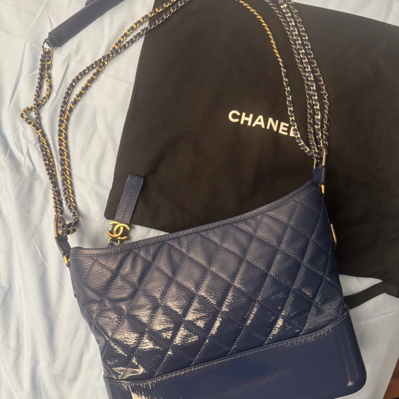 Chanel Gabrielle Hobo 深藍牛仔單寧漸層藍色金釦限量季節款流浪包  Chanel 中款流浪包-10