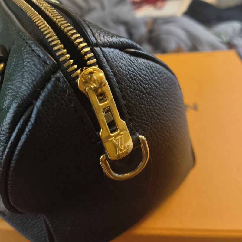 LV Speedy Bandouliere 20 大花波士頓 全牛皮黑壓紋-1