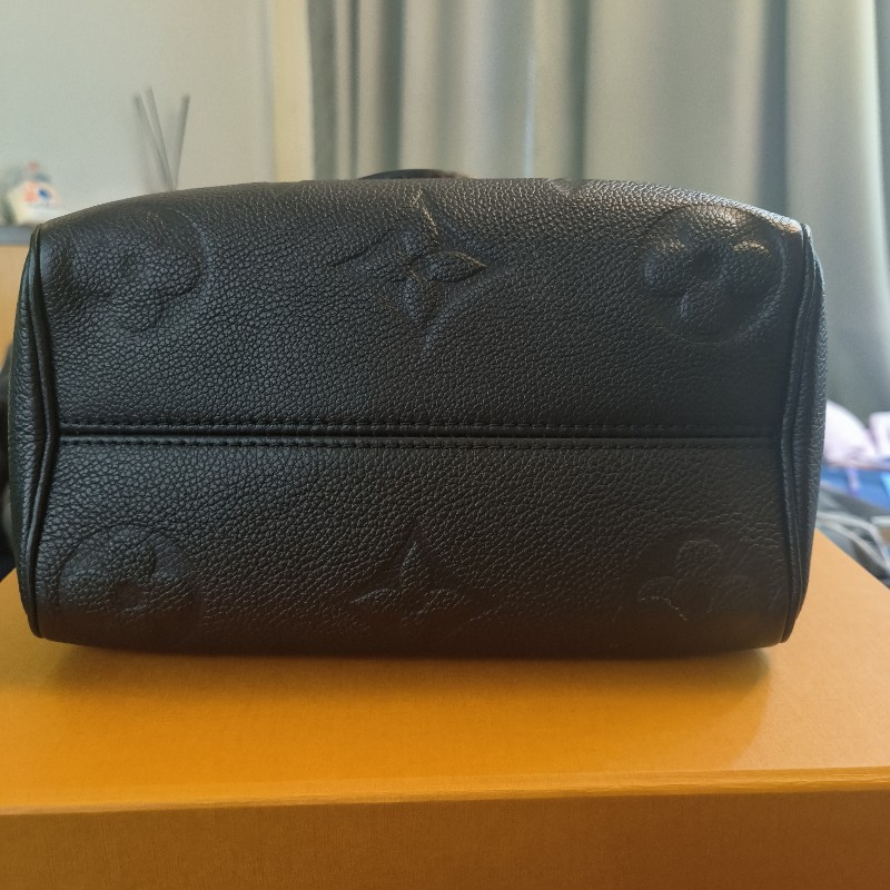 LV Speedy Bandouliere 20 大花波士頓 全牛皮黑壓紋-5