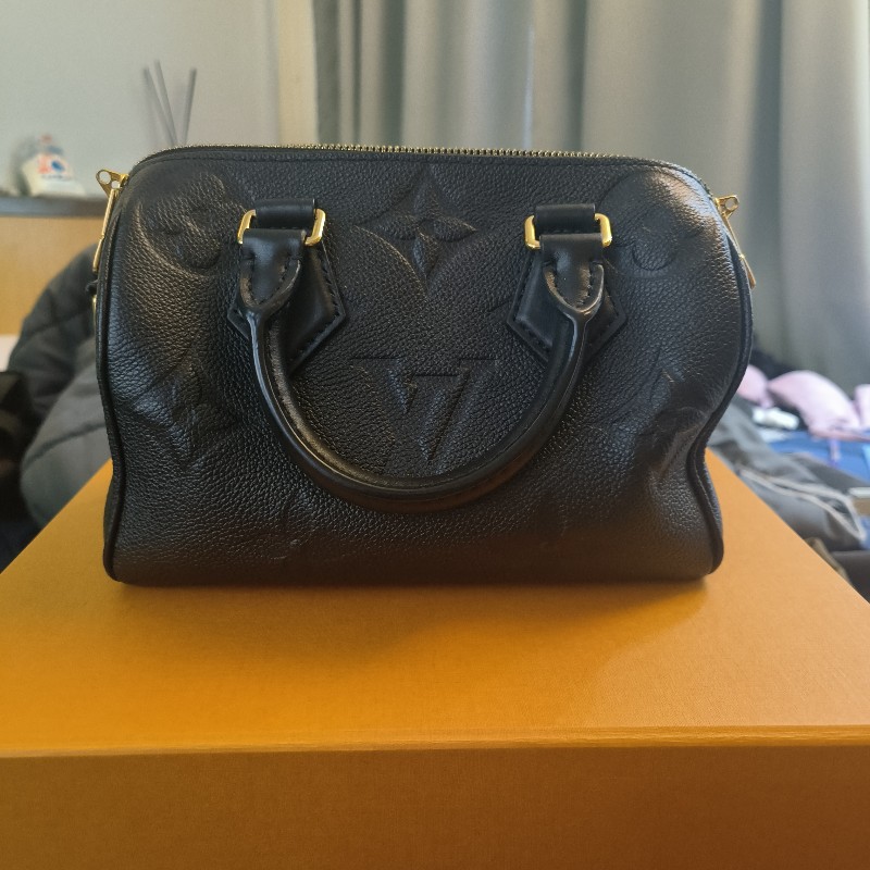 LV Speedy Bandouliere 20 大花波士頓 全牛皮黑壓紋-6