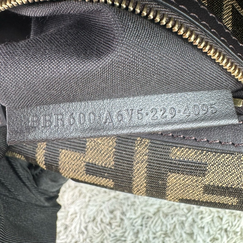 FENDI 芬迪 Baguette棕色FF提花布 經典老花法棍包 斜背包 肩背包  手提包-8