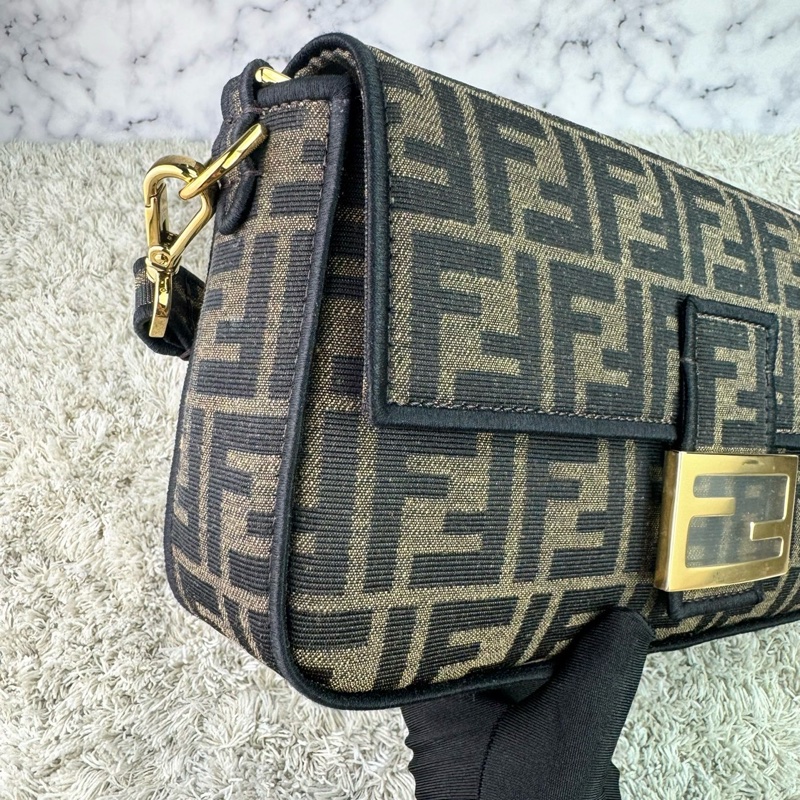 FENDI 芬迪 Baguette棕色FF提花布 經典老花法棍包 斜背包 肩背包  手提包-12