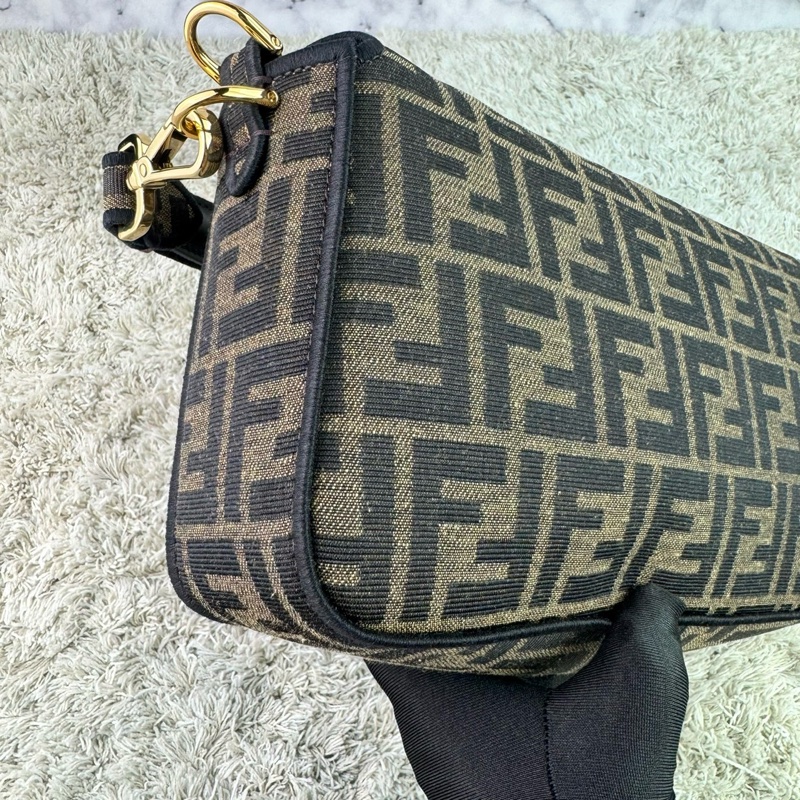 FENDI 芬迪 Baguette棕色FF提花布 經典老花法棍包 斜背包 肩背包  手提包-14