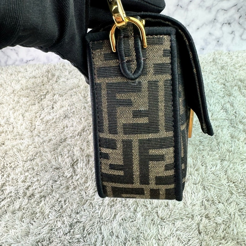 FENDI 芬迪 Baguette棕色FF提花布 經典老花法棍包 斜背包 肩背包  手提包-16