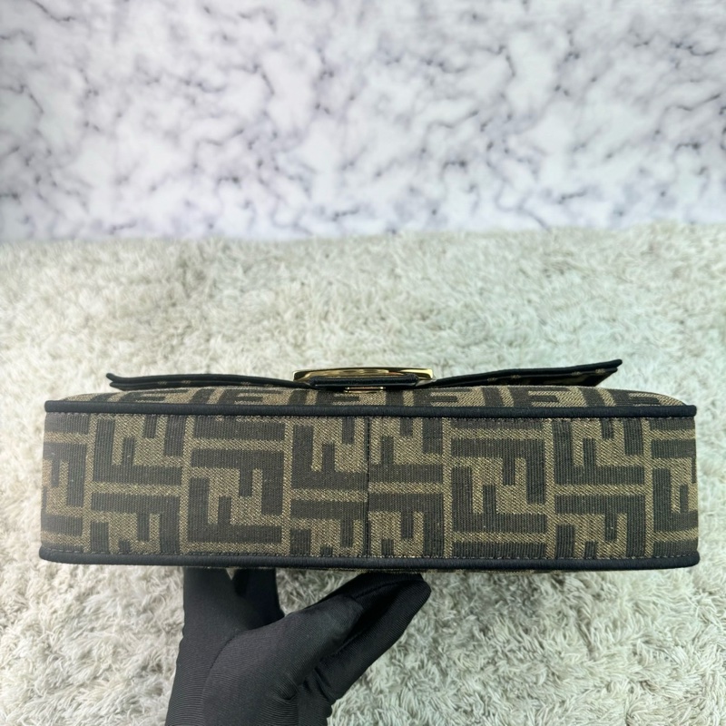 FENDI 芬迪 Baguette棕色FF提花布 經典老花法棍包 斜背包 肩背包  手提包-17