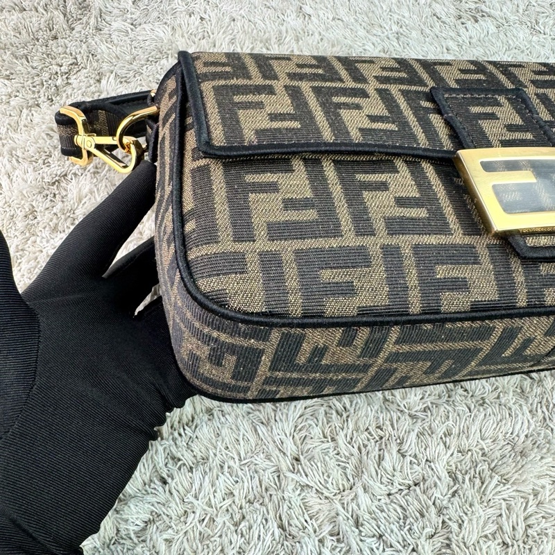 FENDI 芬迪 Baguette棕色FF提花布 經典老花法棍包 斜背包 肩背包  手提包-22