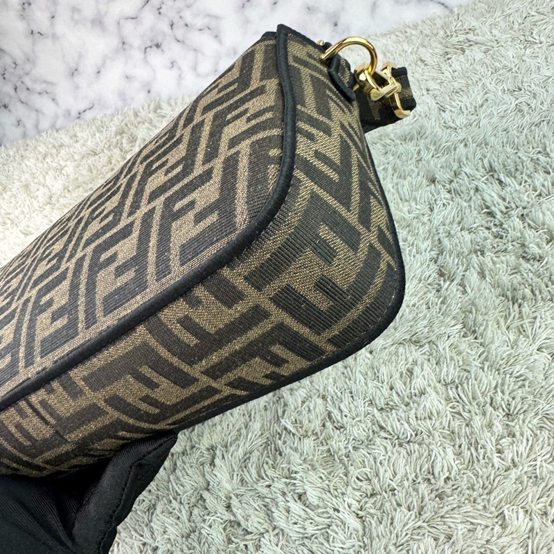 FENDI 芬迪 Baguette棕色FF提花布 經典老花法棍包 斜背包 肩背包  手提包-23