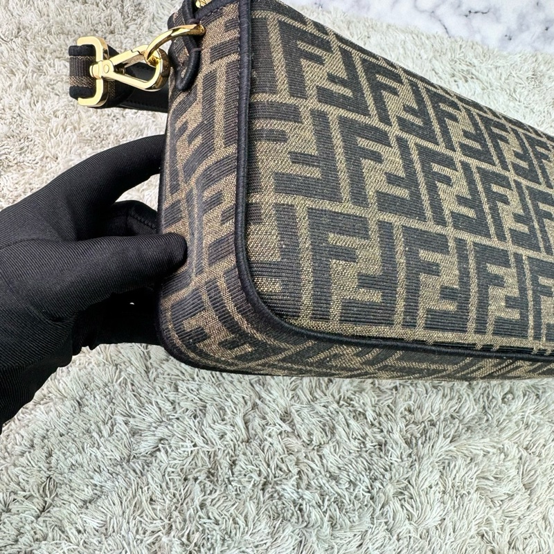 FENDI 芬迪 Baguette棕色FF提花布 經典老花法棍包 斜背包 肩背包  手提包-24