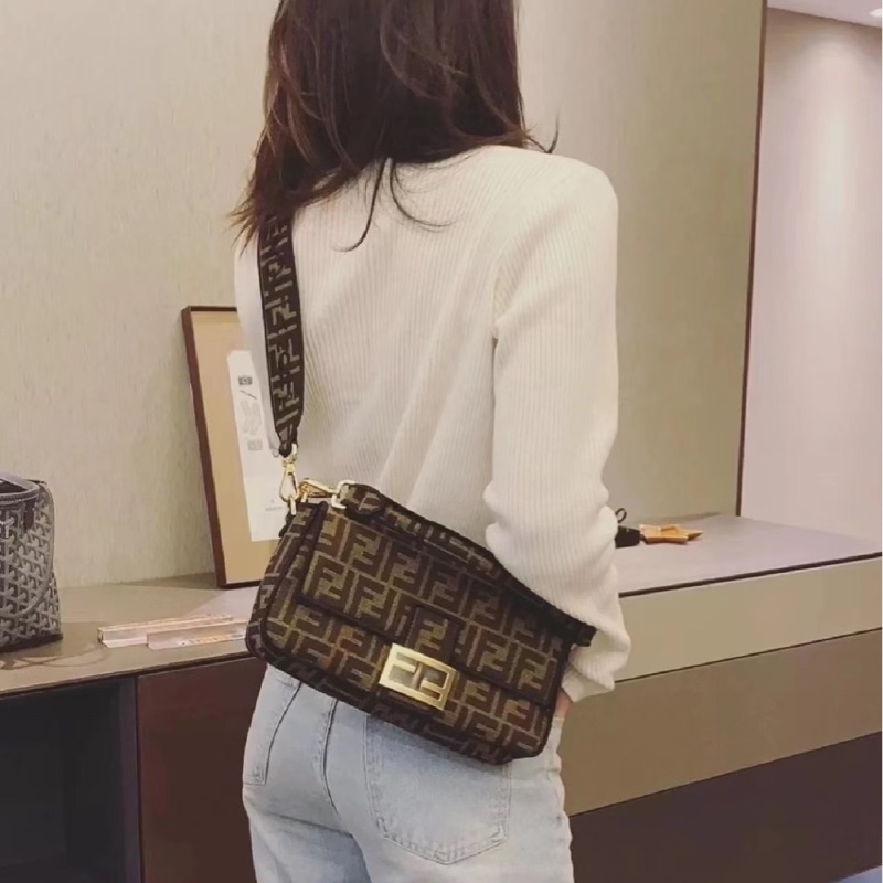 FENDI 芬迪 Baguette棕色FF提花布 經典老花法棍包 斜背包 肩背包  手提包-36