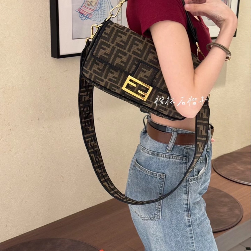 FENDI 芬迪 Baguette棕色FF提花布 經典老花法棍包 斜背包 肩背包  手提包-38