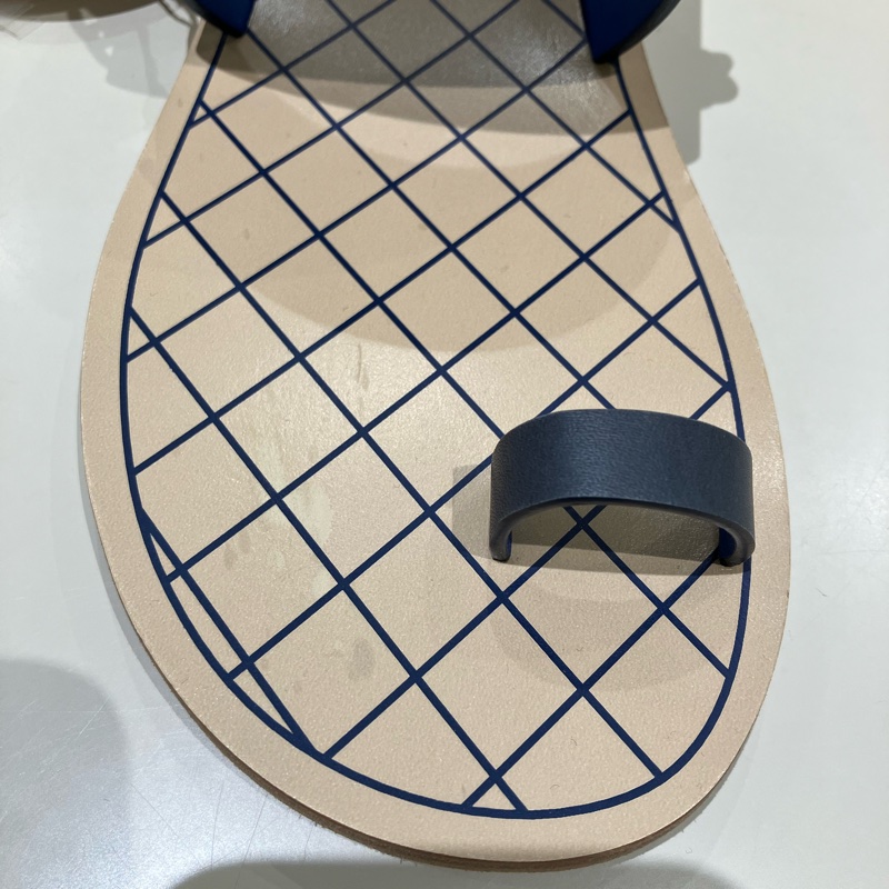 香奈兒皮穿鏈雙C Logo穿趾拖鞋-10