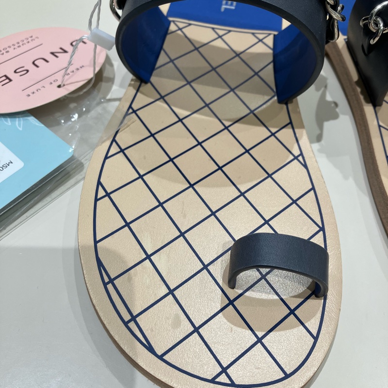 香奈兒皮穿鏈雙C Logo穿趾拖鞋-48