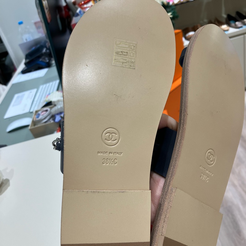 香奈兒皮穿鏈雙C Logo穿趾拖鞋-52