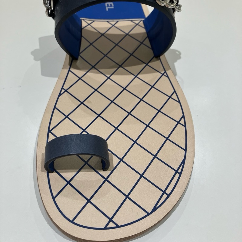 香奈兒皮穿鏈雙C Logo穿趾拖鞋-5